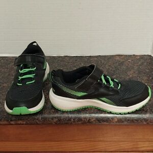 Unisex Reebok Velcro Sneakers...SIZE 10